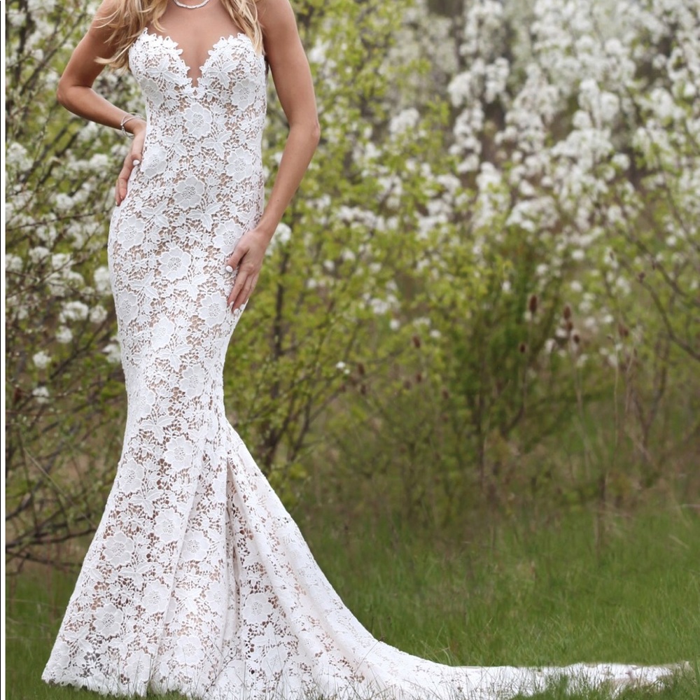 Marisa wedding gown D93
